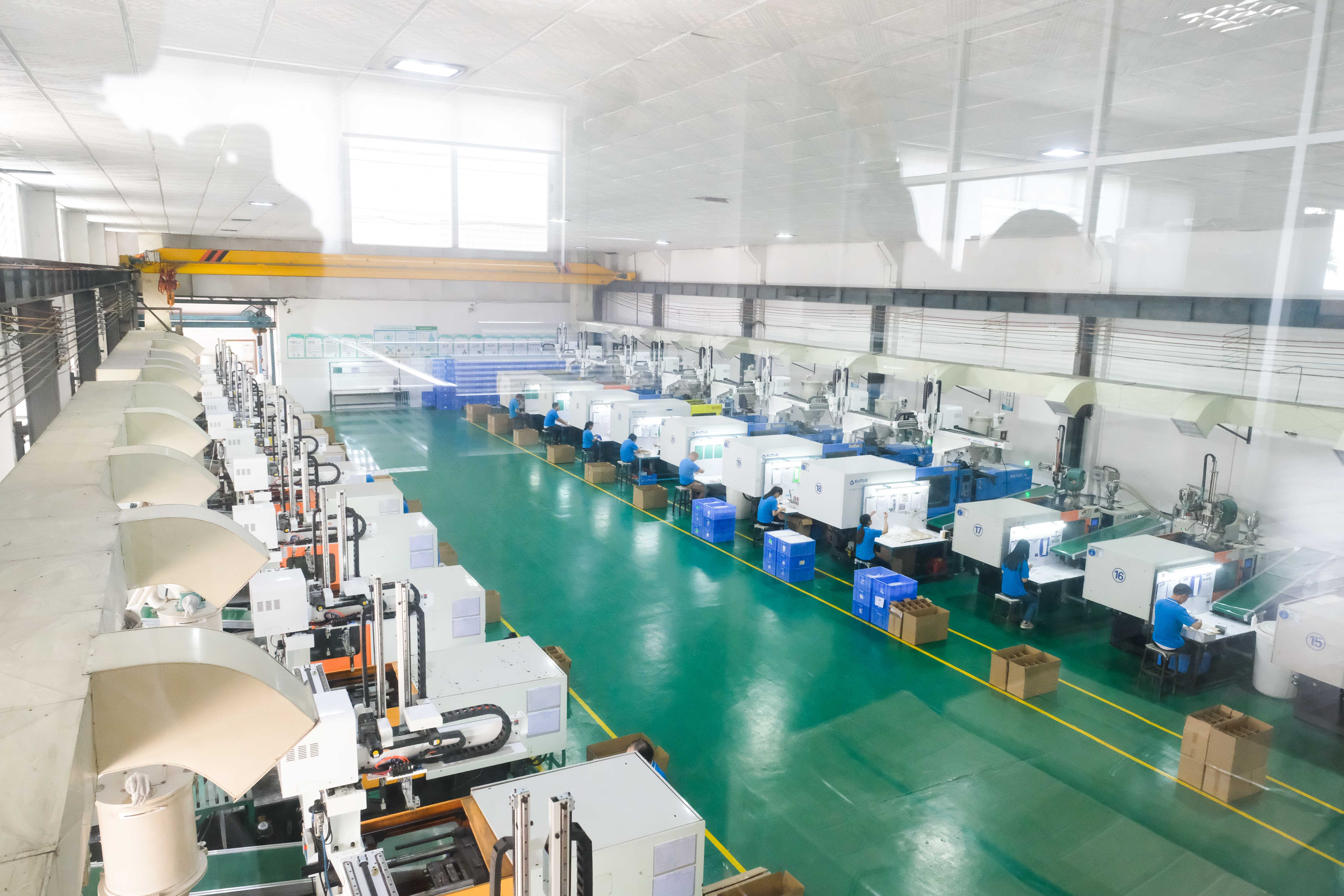 旭錦模具兆能注塑模具車間注塑機臺展示 旭錦模具兆能注塑模具車間注塑機臺展示